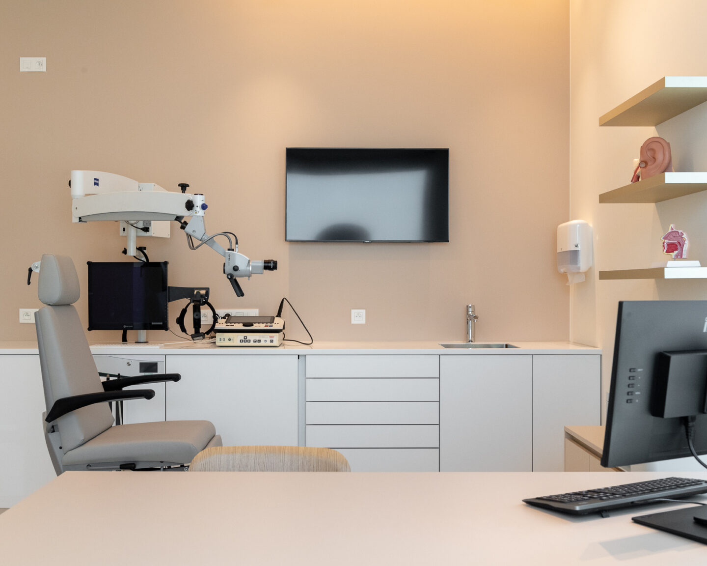 Inrichting NKO-artsenpraktijk Nathalie Peeters by Quality Living+