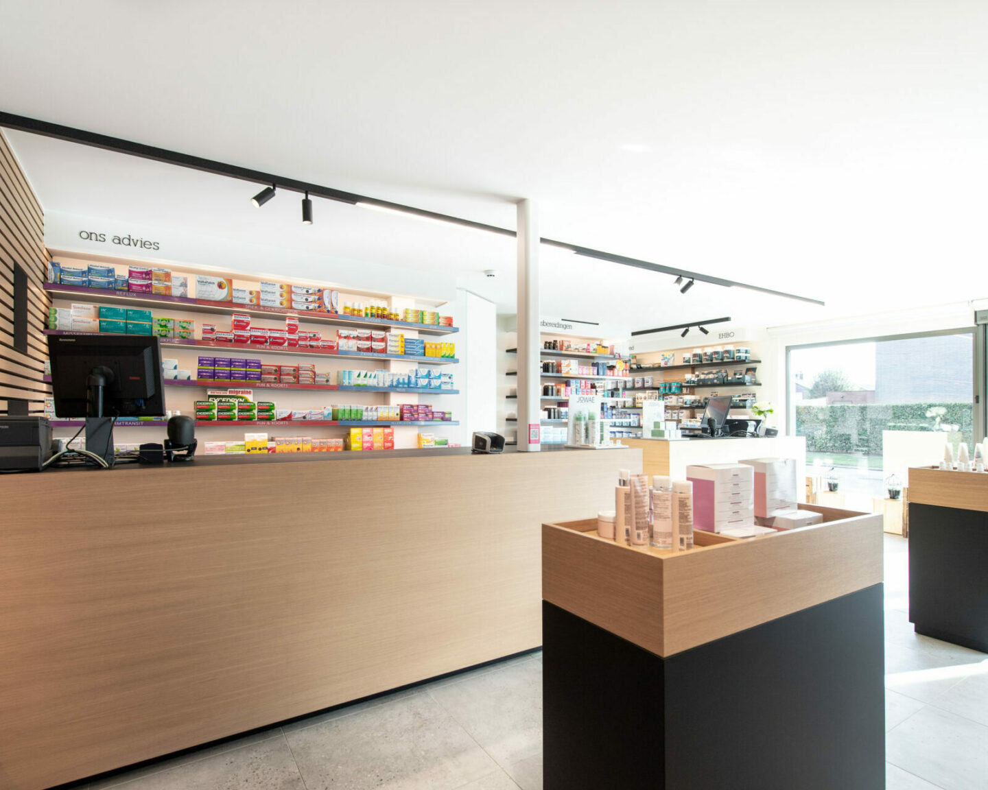 inrichting apotheek Lo Pharma by Quality Living+