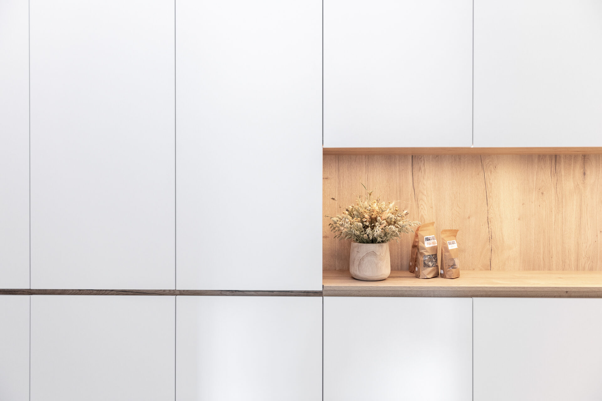 witte kast met hout dierenarts Dasivet by Quality Living+