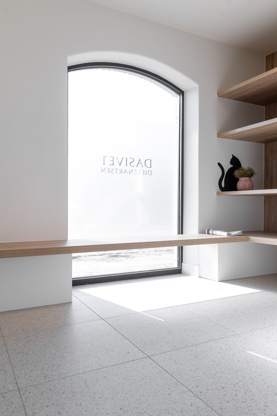 inkom met raam dierenarts Dasivet by Quality Living+